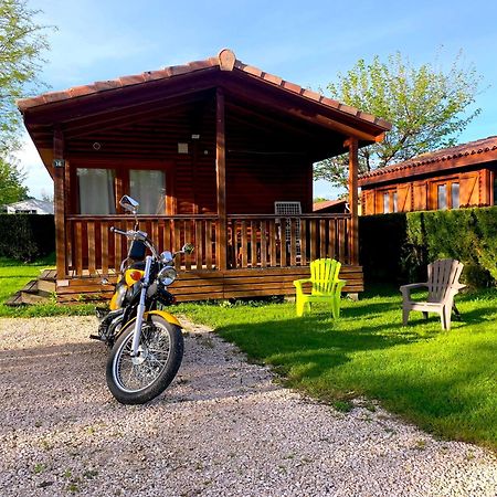Camping Familial Paisible Avec Piscine, Mobil Home , Chalet, Studio & Emplacement Nue Casties-Labrande Ngoại thất bức ảnh