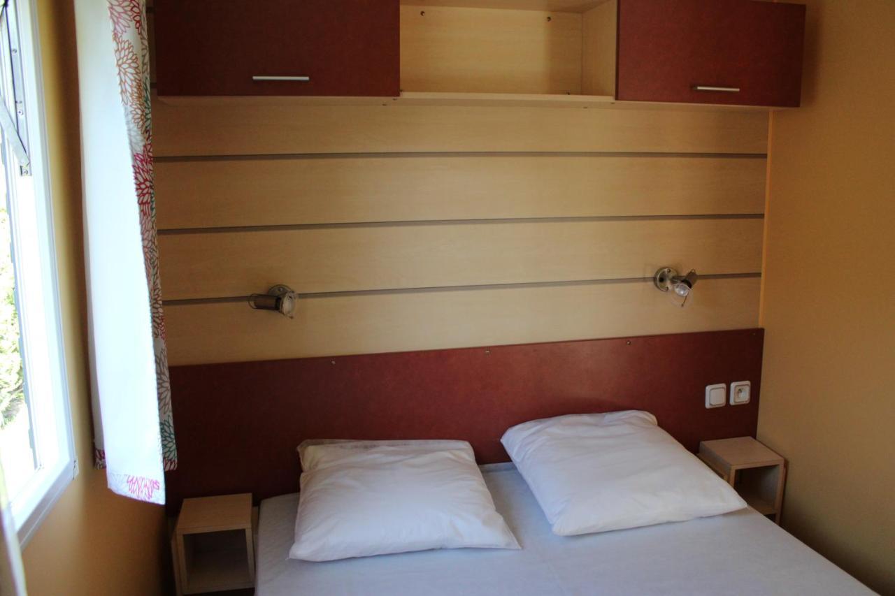 Camping Familial Paisible Avec Piscine, Mobil Home , Chalet, Studio & Emplacement Nue Casties-Labrande Ngoại thất bức ảnh