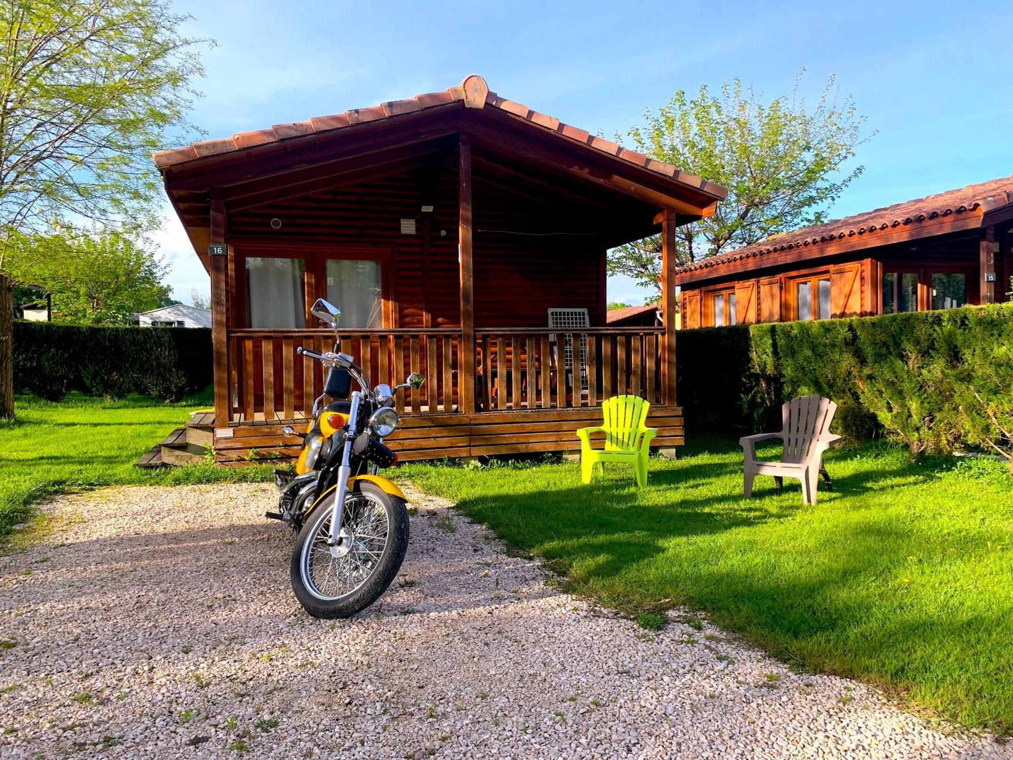 Camping Familial Paisible Avec Piscine, Mobil Home , Chalet, Studio & Emplacement Nue Casties-Labrande Ngoại thất bức ảnh