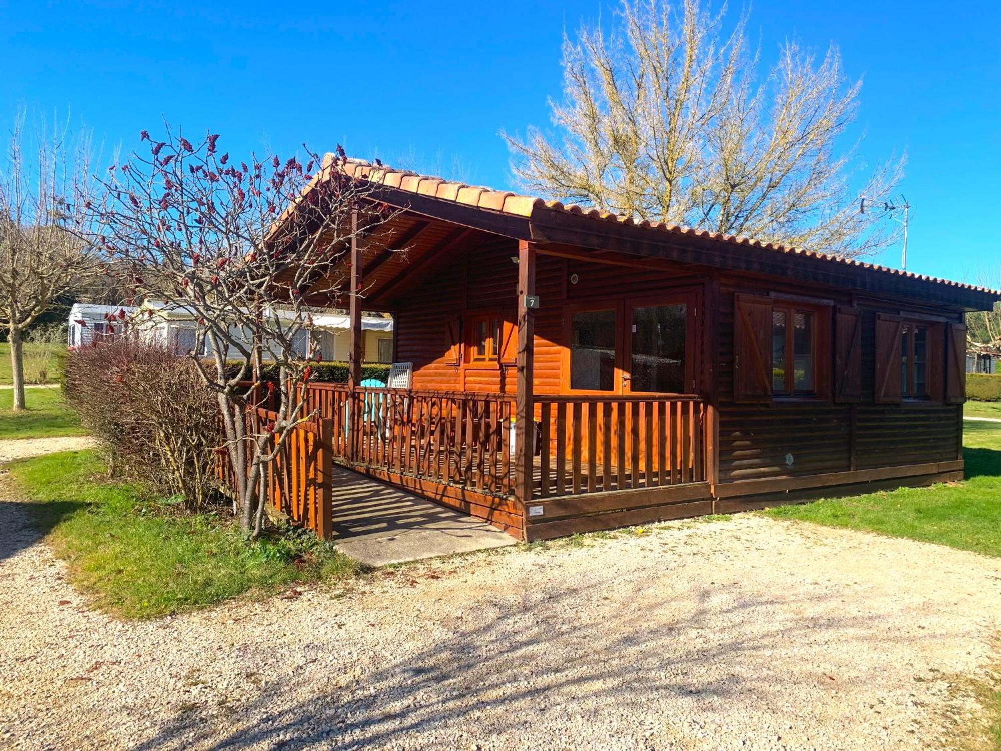 Camping Familial Paisible Avec Piscine, Mobil Home , Chalet, Studio & Emplacement Nue Casties-Labrande Ngoại thất bức ảnh