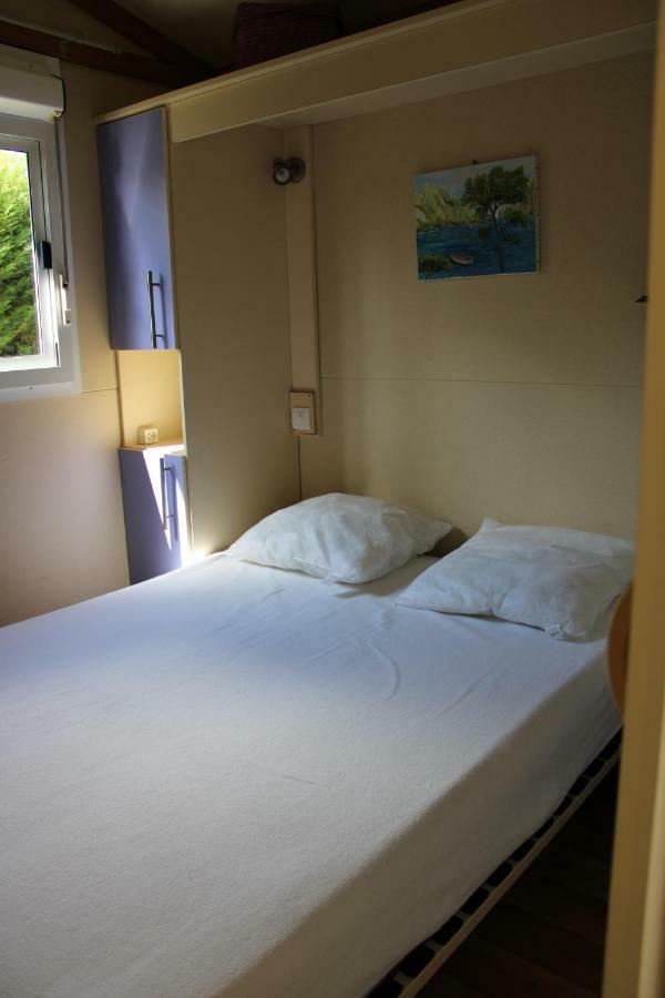 Camping Familial Paisible Avec Piscine, Mobil Home , Chalet, Studio & Emplacement Nue Casties-Labrande Ngoại thất bức ảnh