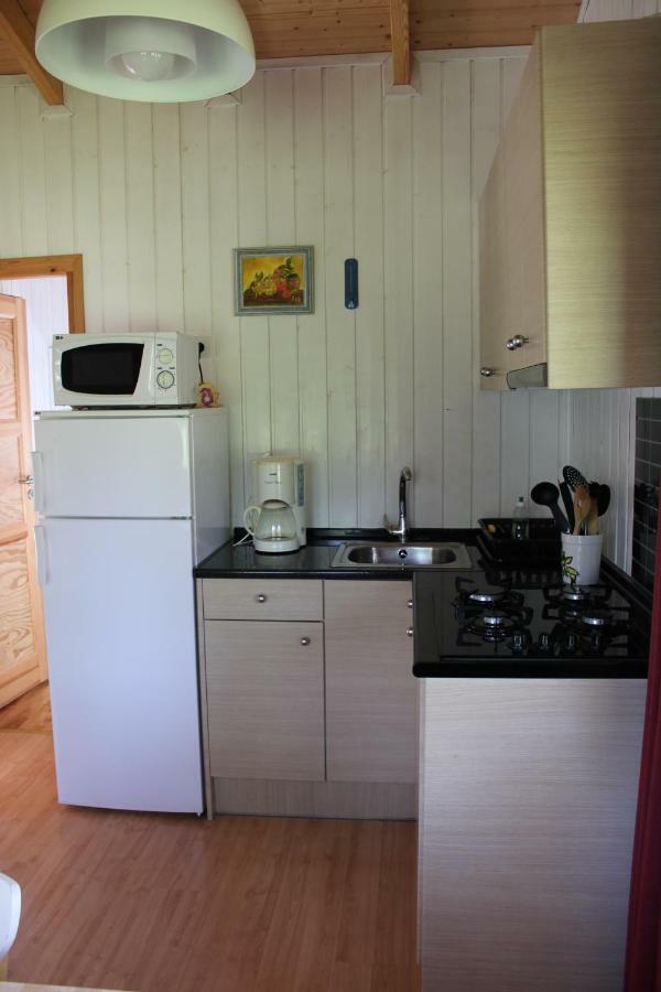 Camping Familial Paisible Avec Piscine, Mobil Home , Chalet, Studio & Emplacement Nue Casties-Labrande Ngoại thất bức ảnh
